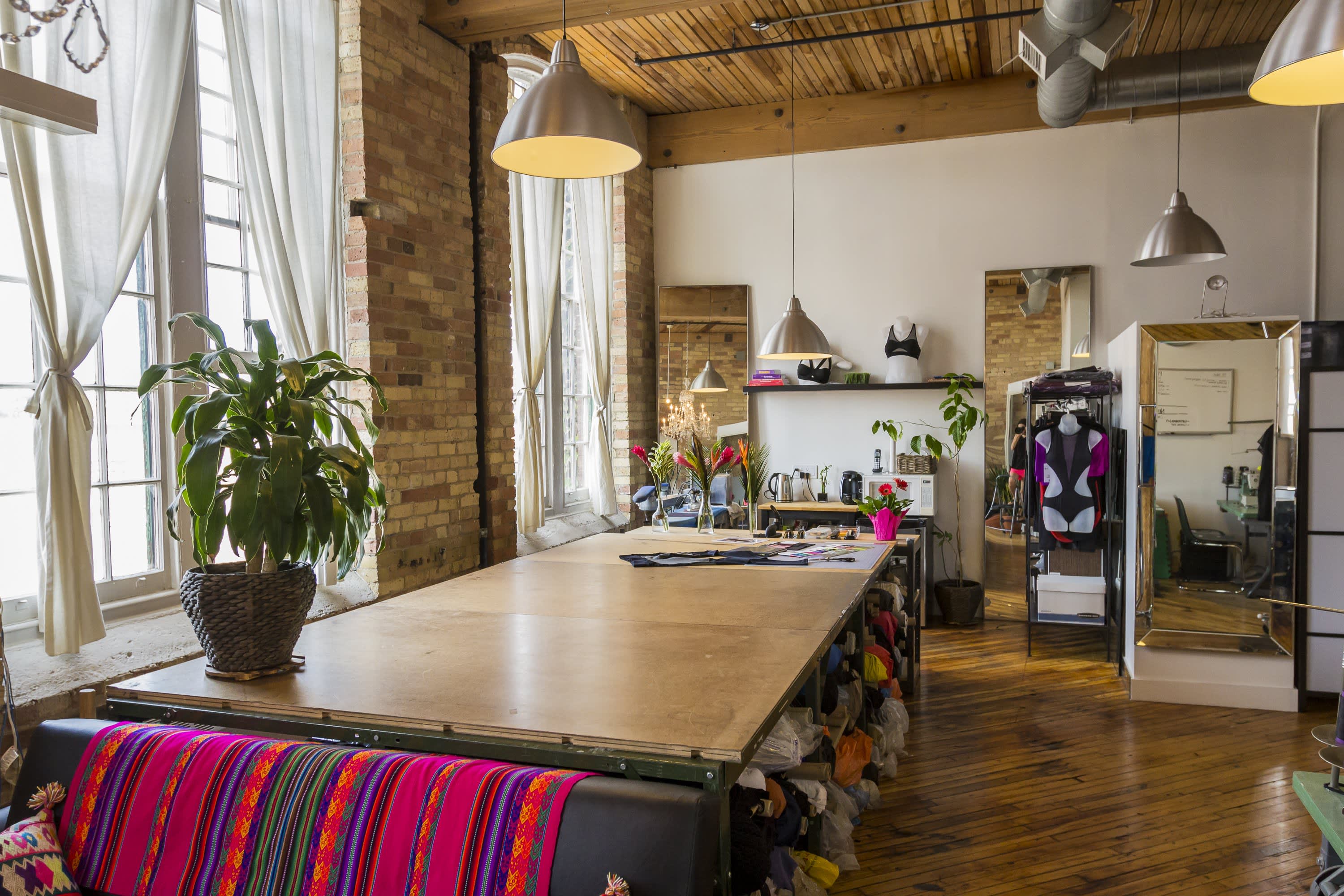 MICHI’s Sassy Fashion Studio Apartment Therapy